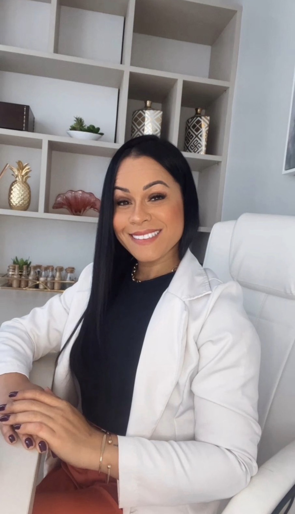Vanessa de Souza em seu consultorio